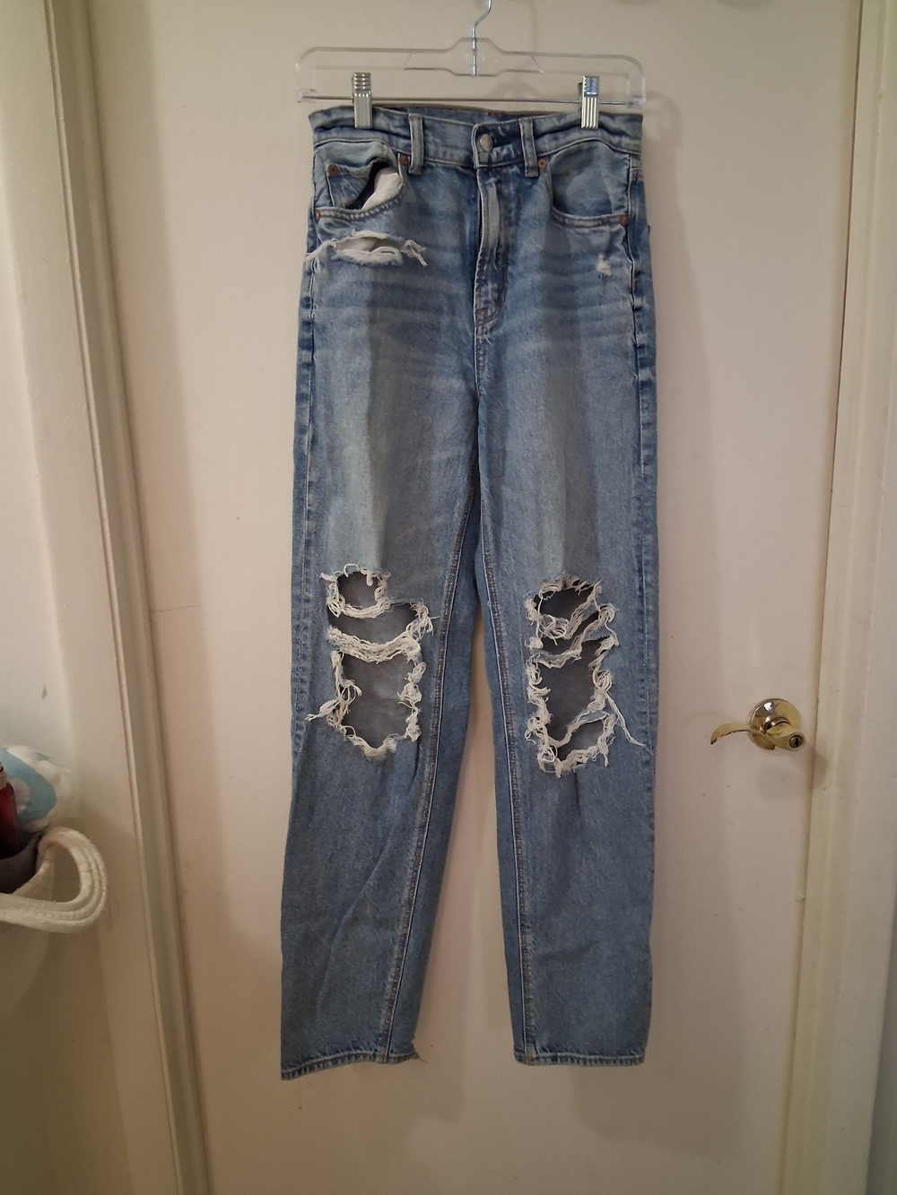 American Eagle Outfitters Strigid High Rise Baggy Straight Distressed Jeans